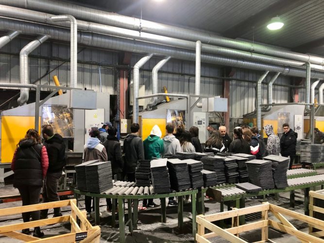 alumnos-visitan-empresa-pizarra