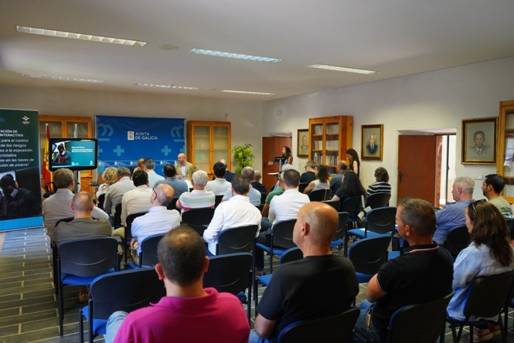 Asistentes durante la presentación de la guía interactiva del Clúster