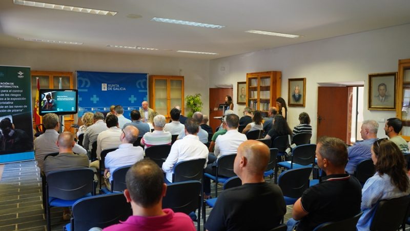 Asistentes durante la presentación de la guía interactiva del Clúster